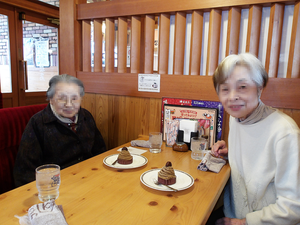 まずはケーキから！